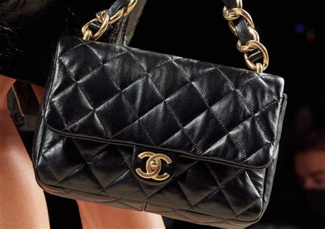 Bolsa Chanel: conheça a história dos icônicos modelos 2.55 e 11.12.